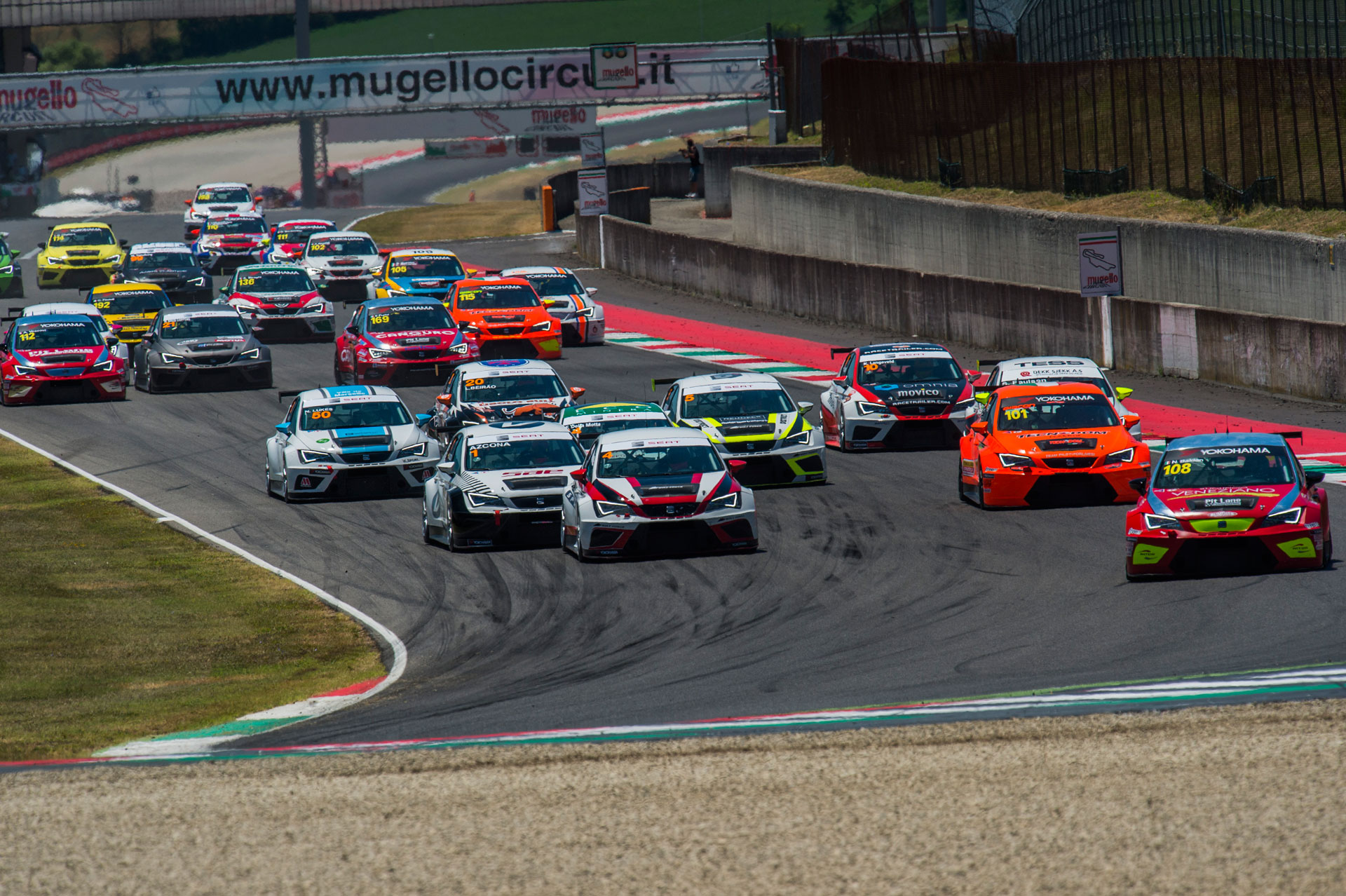 Mikel Azcona rediscovers again with the victory in Mugello