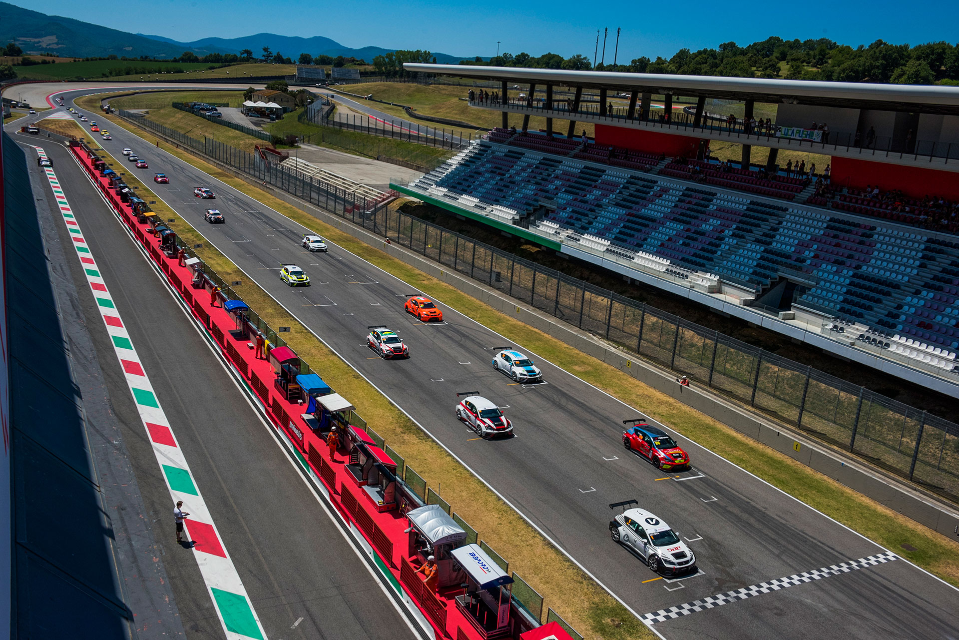 Mikel Azcona rediscovers again with the victory in Mugello
